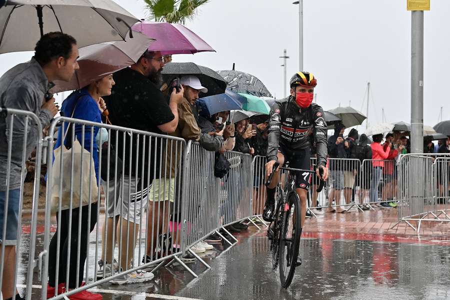 Evenepoel cycles through the rain