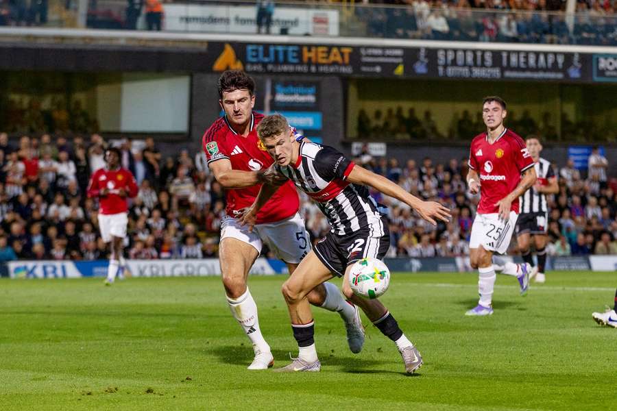 Grimsby boss Artell offers support to Amorim and Man Utd after Cup shock Grimsby boss Artell offers support to Amorim and Man Utd after Cup shock