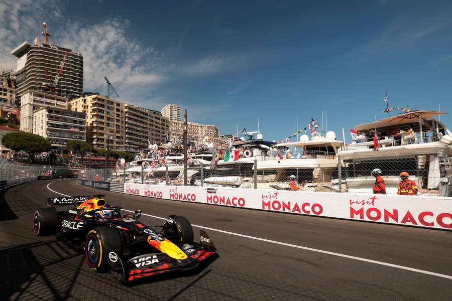 Max Verstappen (Red Bull) pe circuitul de la Monaco