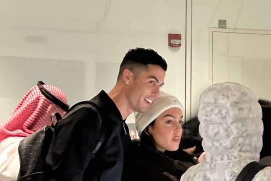 Cristiano Ronaldo all'arrivo all'aeroporto di Riad