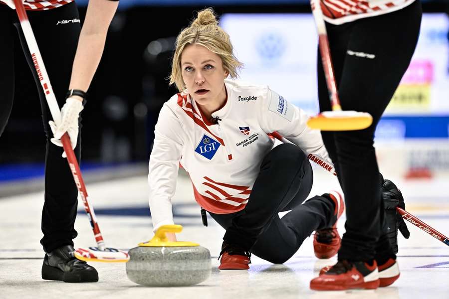 Curlingkvinderne tager hårdt tiltrængt sejr ved VM