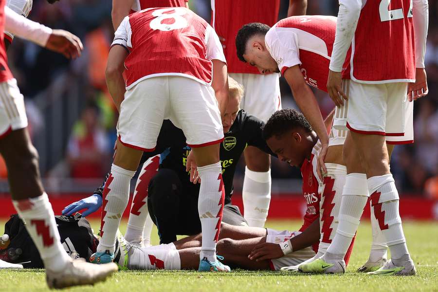 Jurrien Timber se lesionó el pasado sábado en el primer partido del Arsenal en la Premier League.