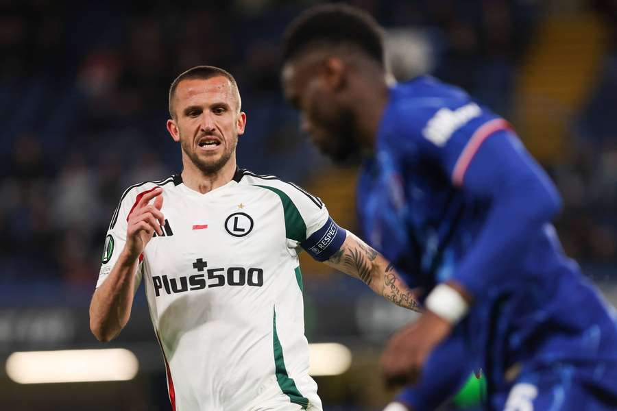 Tomas Pekhart despede-se do Legia