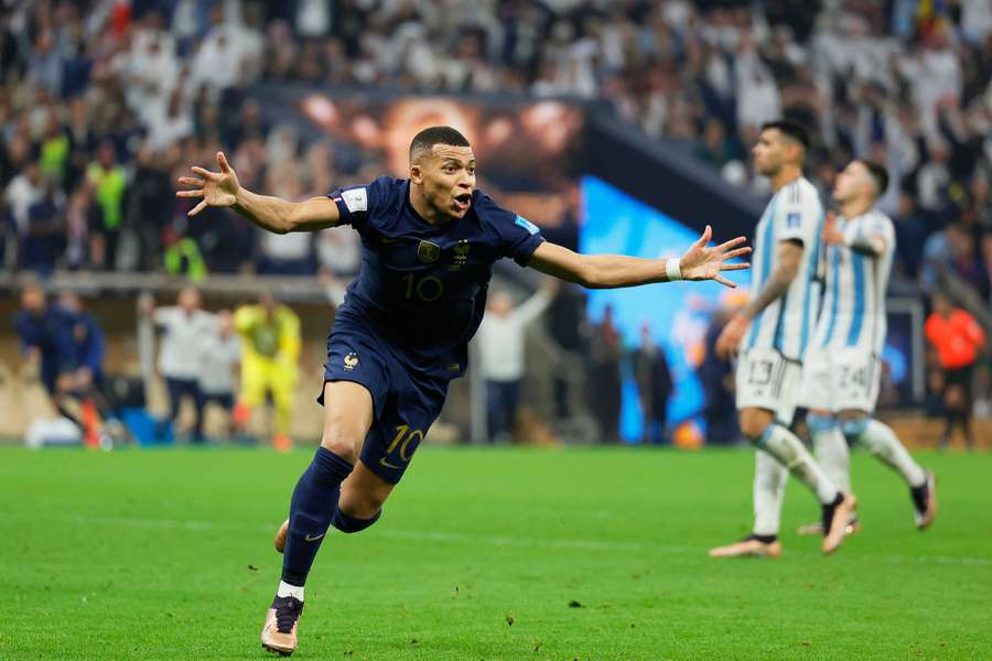 Algorytm wskazał najbardziej wartościowych piłkarzy na świecie. Mbappe dopiero na trzecim miejscu