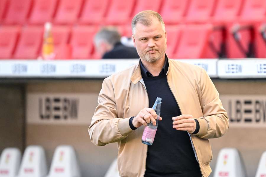 VfB bindet Sportvorstand Fabian Wohlgemuth langfristig.