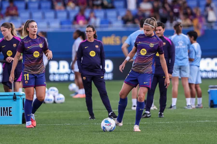 Irene Paredes und Alexia Putellas beim Aufwärmen.