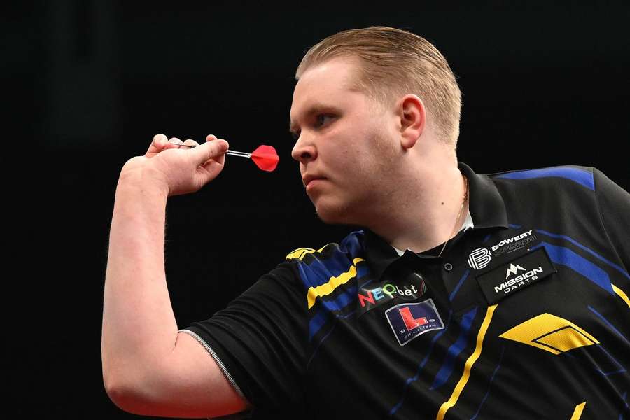 Viktor Tingström beim German Darts Grand Prix 2024 in München.