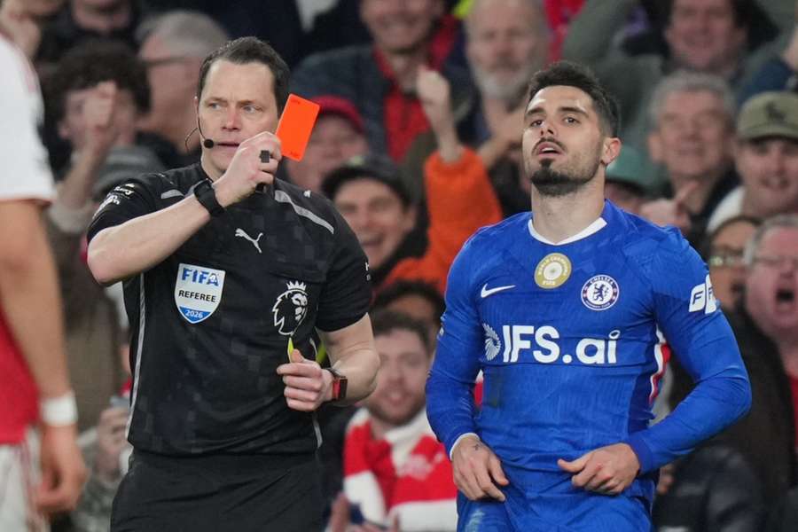 Chelsea vive crise de expulsões que atrapalharam a temporada