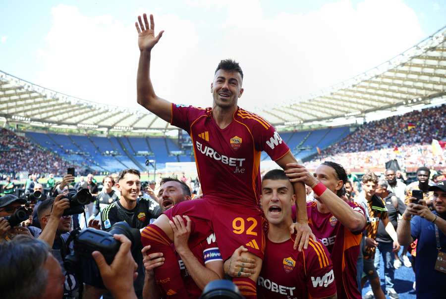 Mancini foi o herói no dérbi de Roma