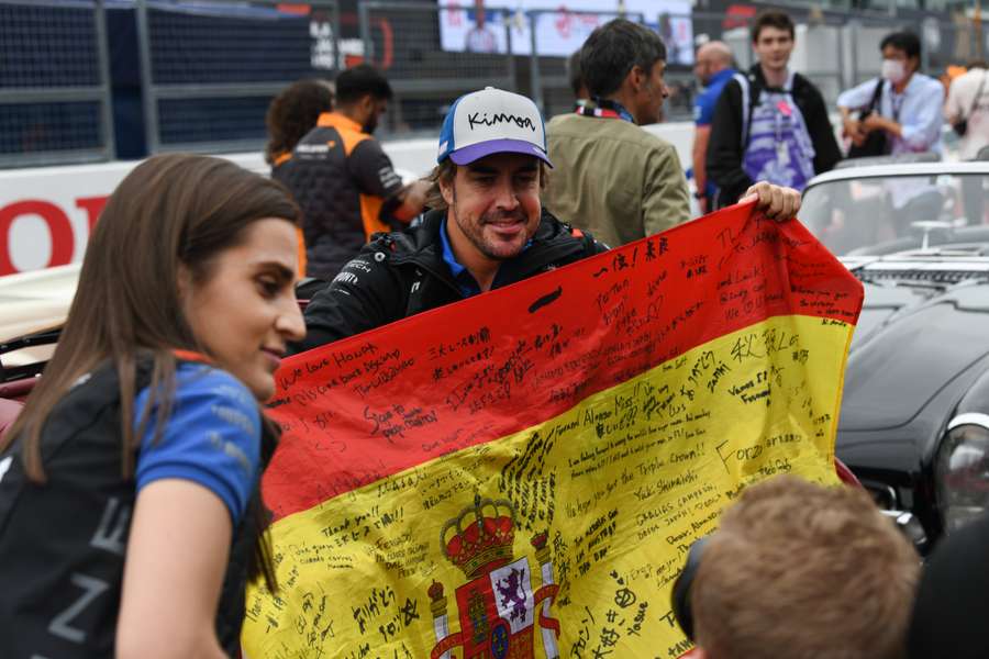 Alonso está dispuesto a "ayudar a la FIA" y cree que es necesario "hablar"