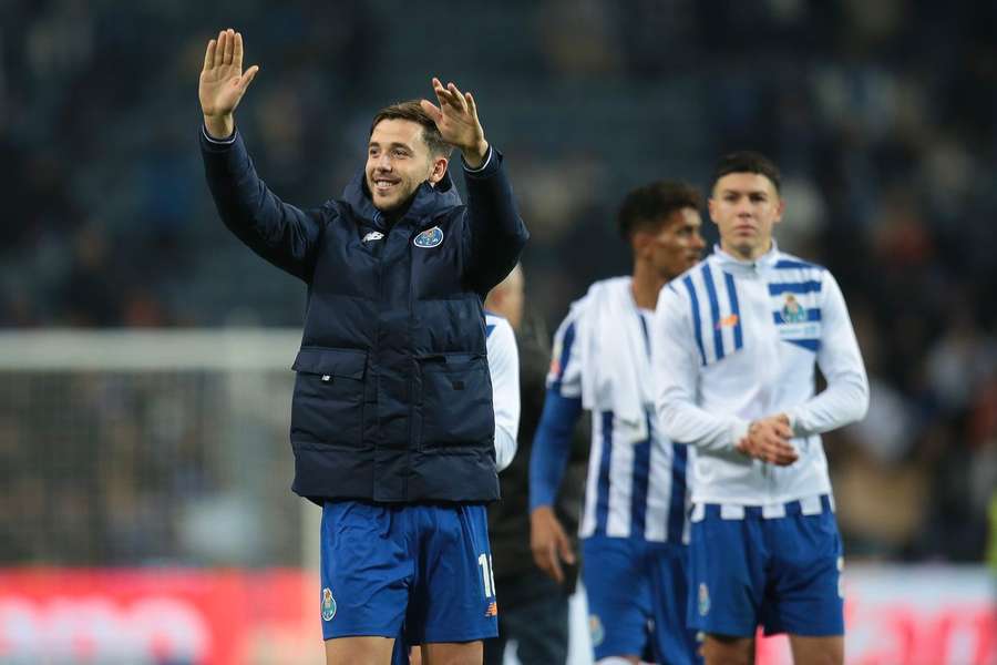 Nico Gonzales (l.) wechselt aus Porto zu Manchester City.