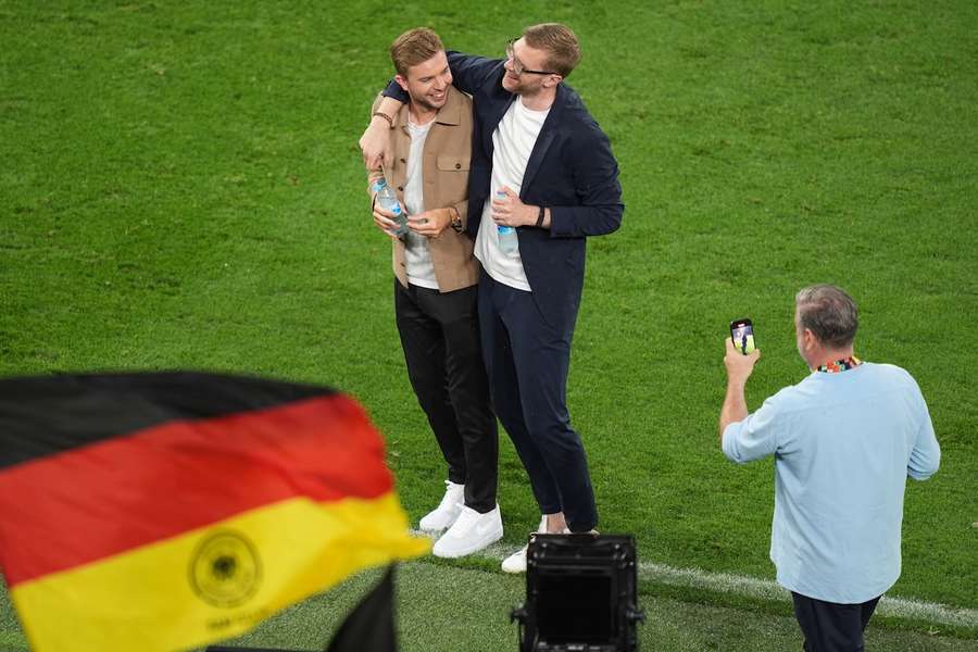 Gemeinsam mit Christoph Kramer (l.) analysiert Per Mertesacker die DFB-Spiele für das ZDF.