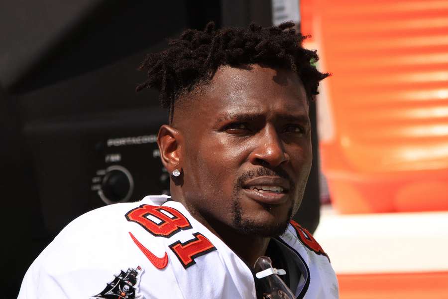 Antonio Brown arrested on murder chargers Antonio Brown arrested on murder chargers