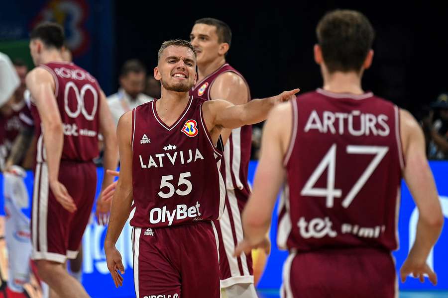 No jogo de atribuição do quinto lugar, Arturs Kurucs assinou 20 pontos e 17 assistências e Rolands Smits conseguiu 17 pontos