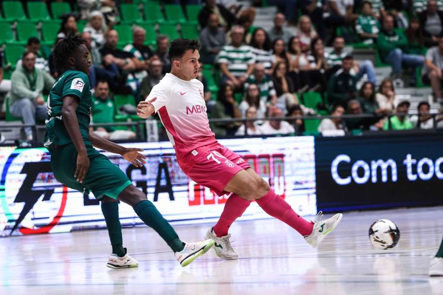 Rocha fez um hat trick diante do Leões Porto Salvo