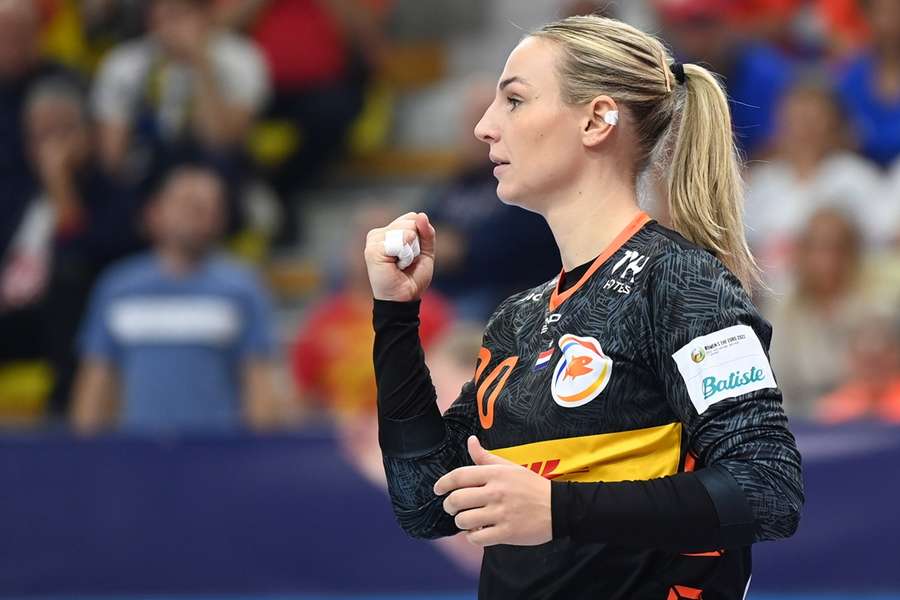 Rinka Duijndam tijdens een wedstrijd op EHF EURO 2022