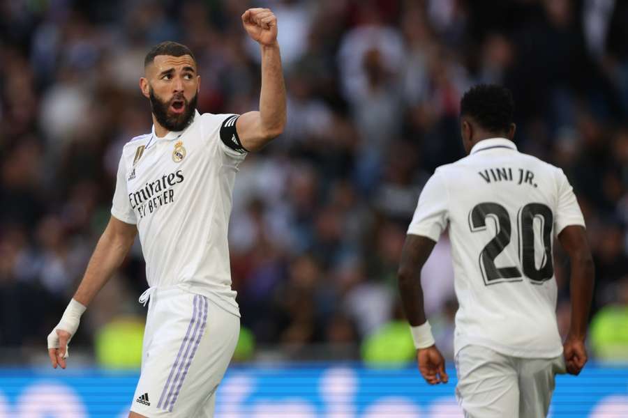 Karim e Vinicius atropelaram o Barça