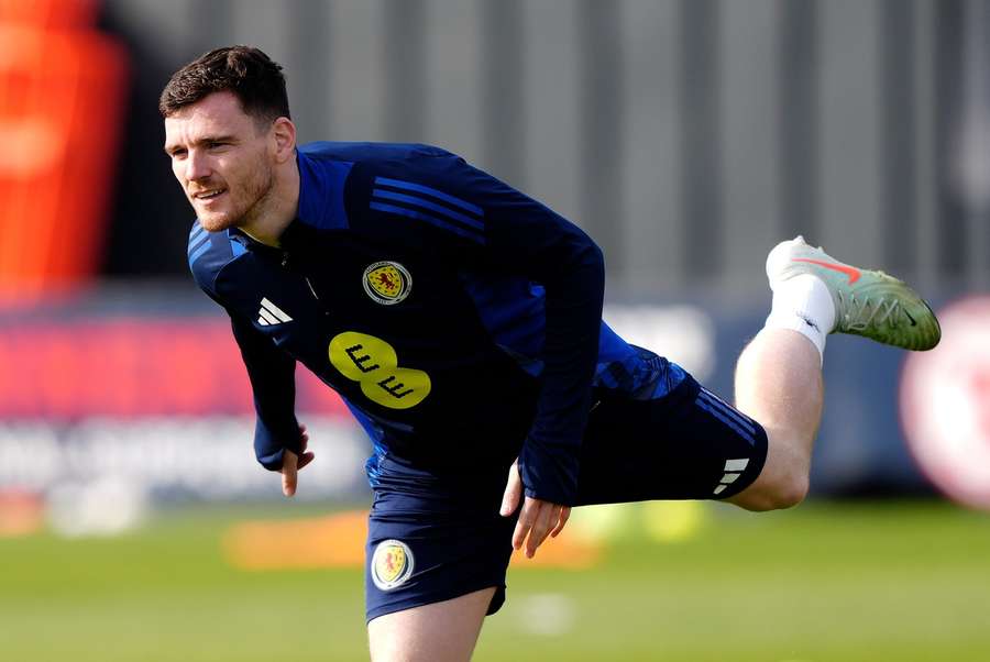 Robertson no treino da Escócia