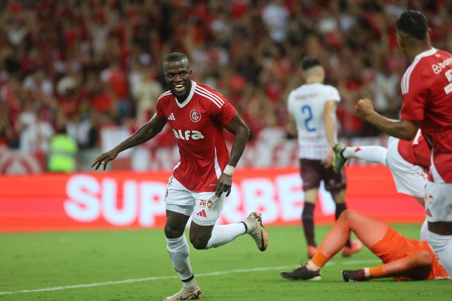 Enner Valencia fez dois gols em Internacional 3x1 Caxias
