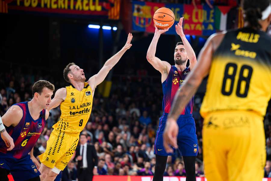 Satoransky, lanzando