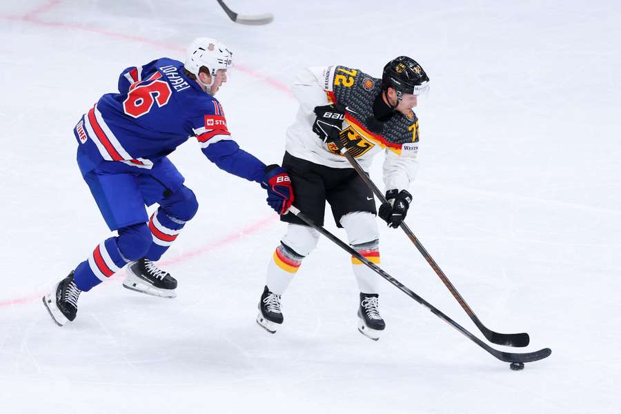 Kahun (r.) bei der Eishockey-WM 2026
