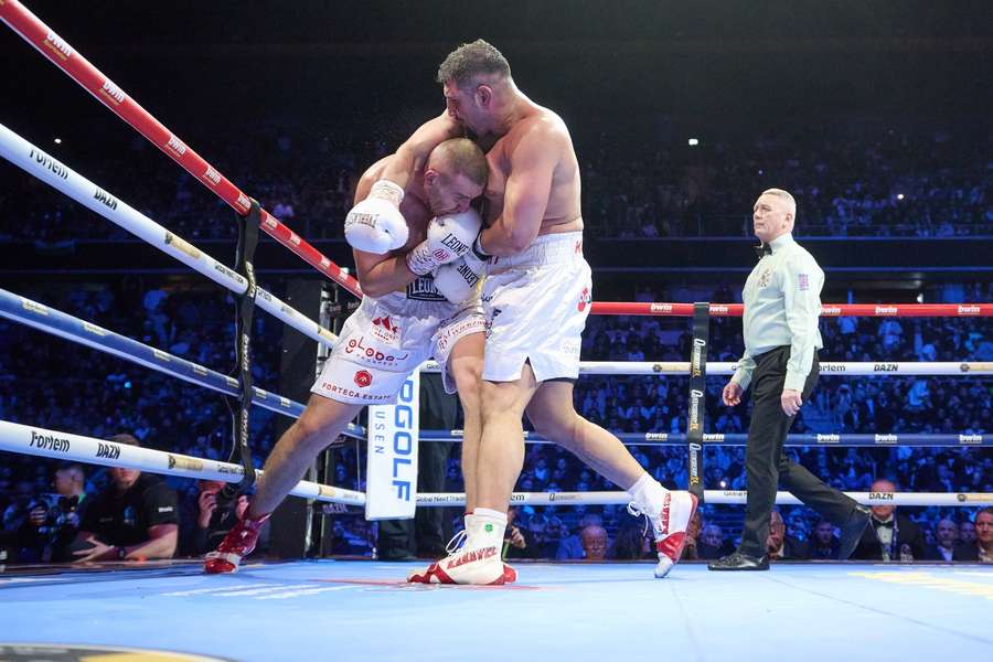 Damian Knyba przegrał walkę o tymczasowy tytuł federacji WBC w wadze ciężkiej