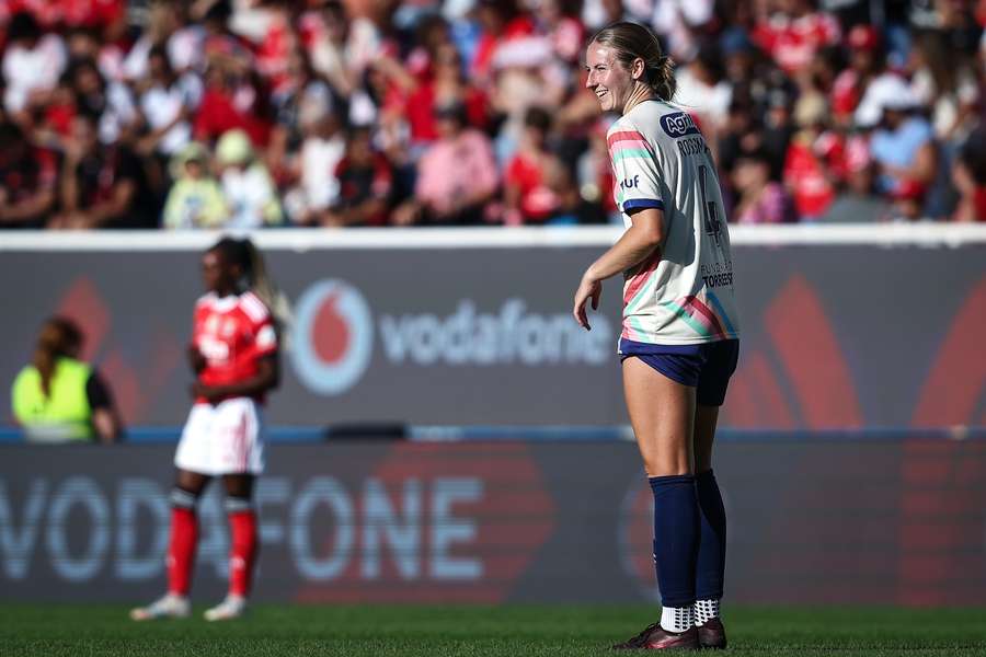 Excelente primeira parte de Jesi Rossman com um golo e uma assistência Excelente primeira parte de Jesi Rossman com um golo e uma assistência