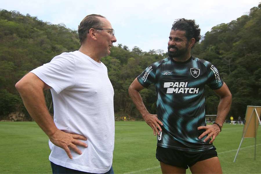 John Textor em papo com o atacante Diego Costa