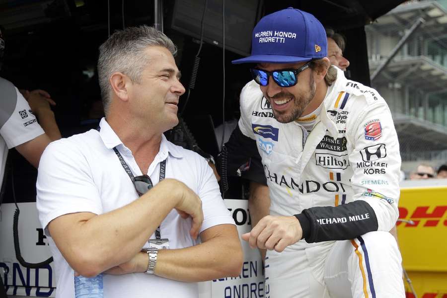 Gil de Ferran, campeón de Indianápolis, junto a Fernando Alonso