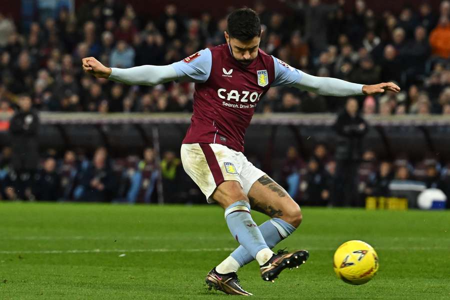 Mijlocașul francez, Morgan Sanson, în acțiune pentru Aston Villa