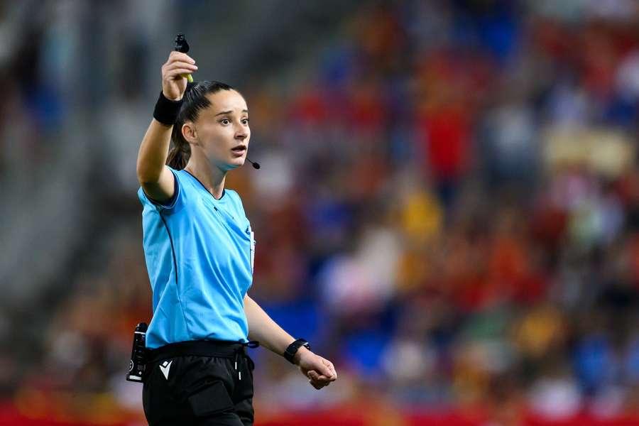 Iuliana Demetrescu a arbitrat duelul dintre Dinamo și Csikszereda