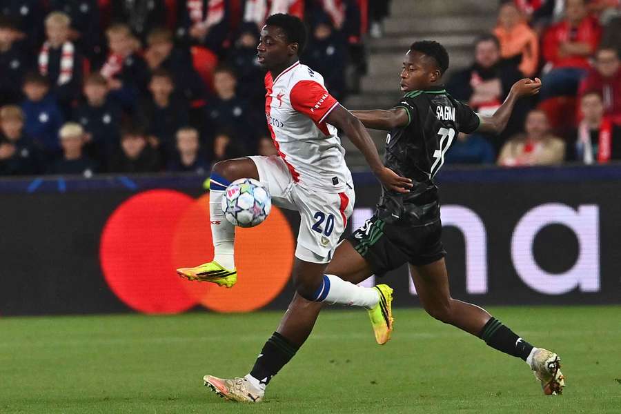 Emmanuel Ayaosi, left, and Lens' Souleymane Sagnan battle for the ball