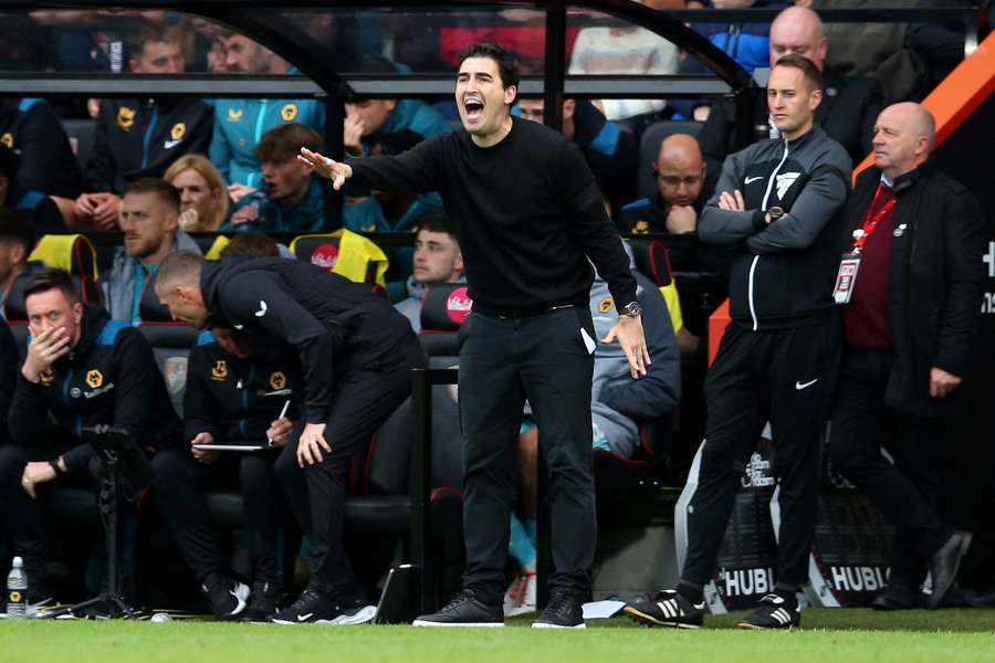 Andoni Iraola, Manager of AFC Bournemouth, reacts during the Premier League match between AFC Bournemouth and Wolverhampton Wanderers