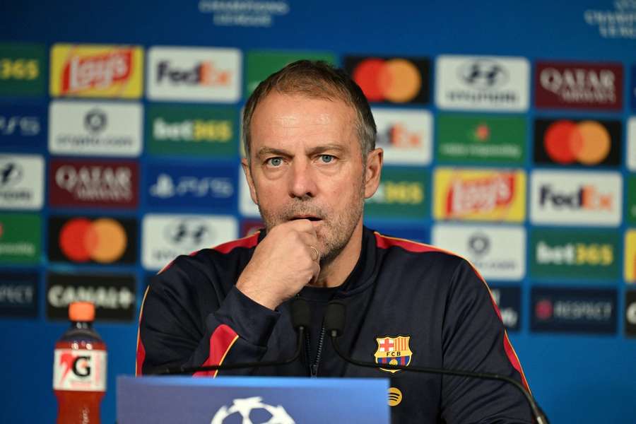 Flick prepara solução defensiva de emergência para duelo com o PSG