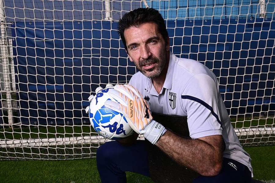 Buffon termina carreira aos 45 anos