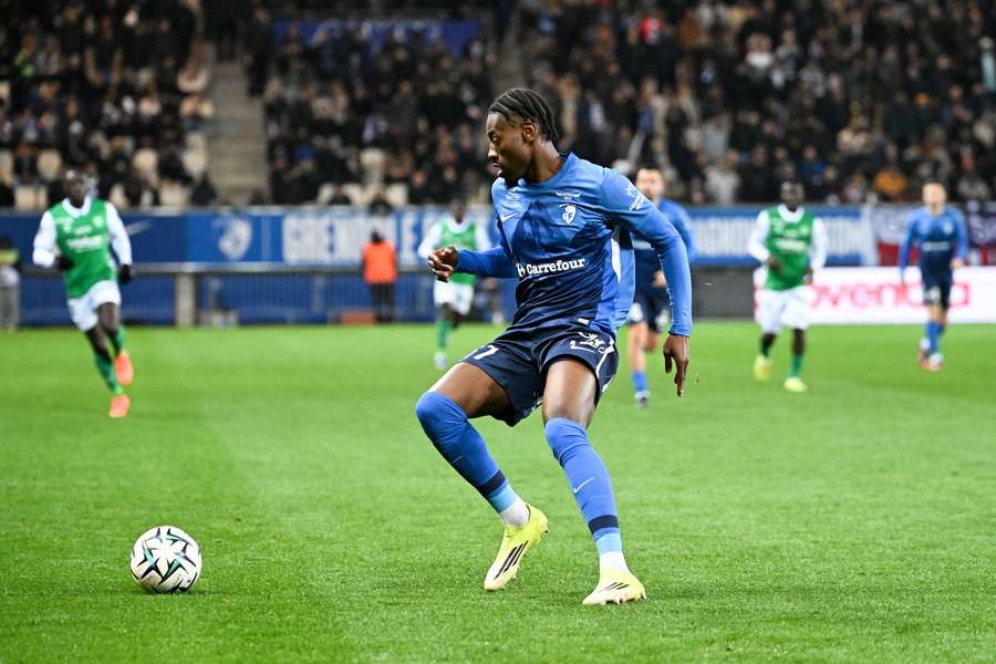Shaquil Delos evoluează în prezent pentru Grenoble, în Ligue 2