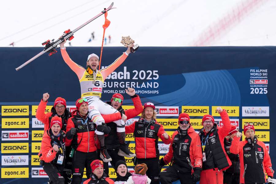 Linus Straßer und das DSV-Team jubeln