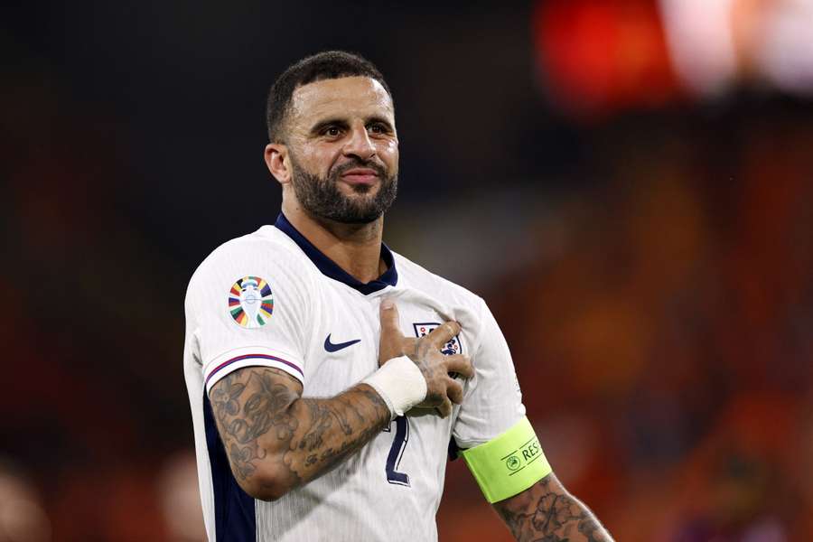 Walker nosil i kapitánskou pásku.