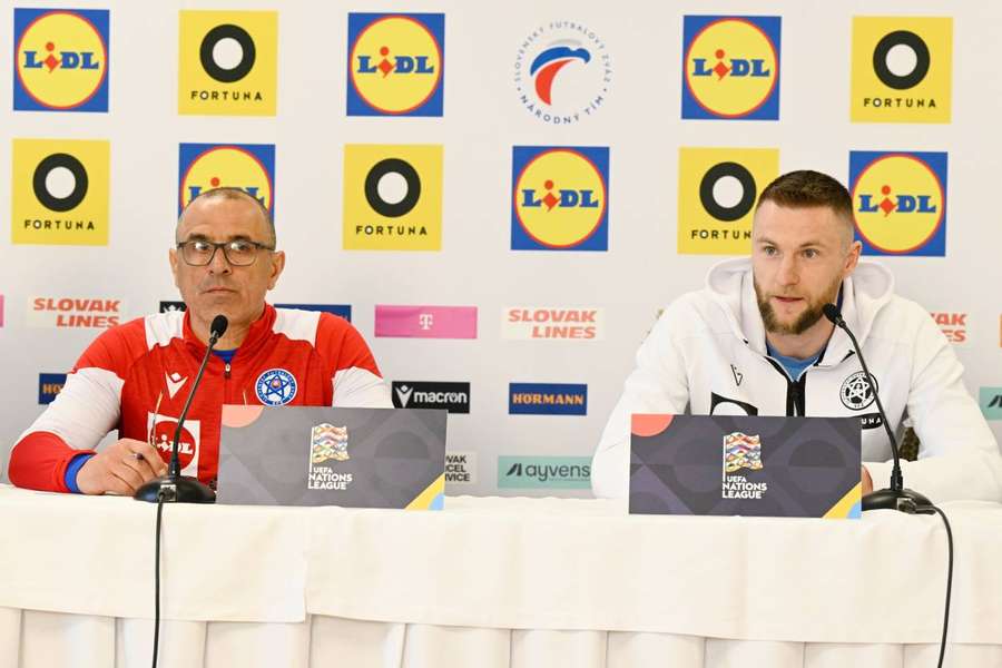 Tlačovej konferencie sa zúčastnil nielen tréner Calzona, ale aj stopér Škriniar.