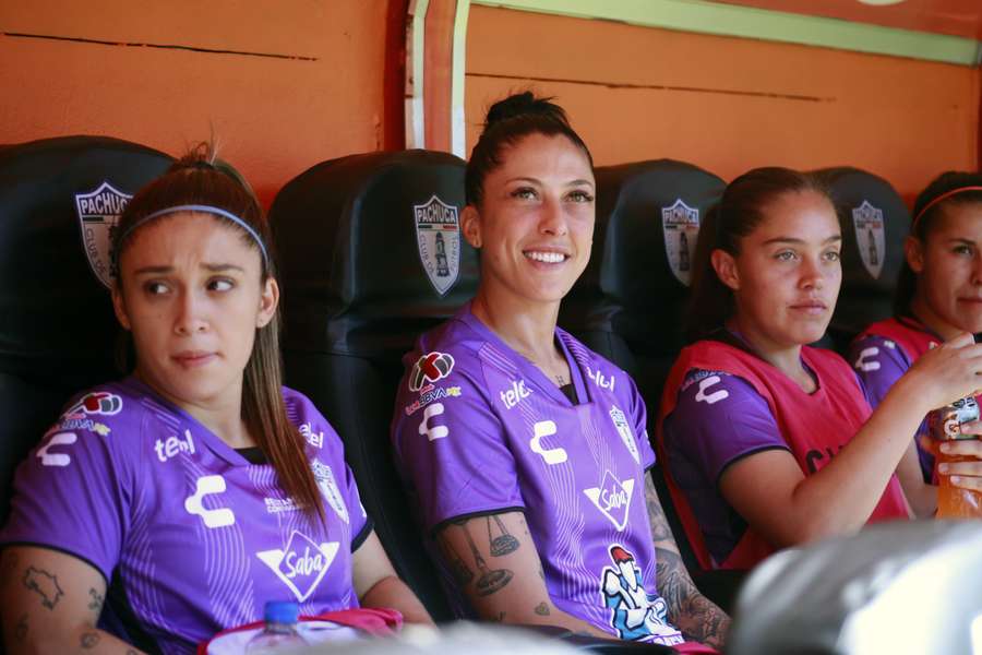 Jenni Hermoso (midden) tijdens een ceremonie ter ere van haar bij haar club Pachuca