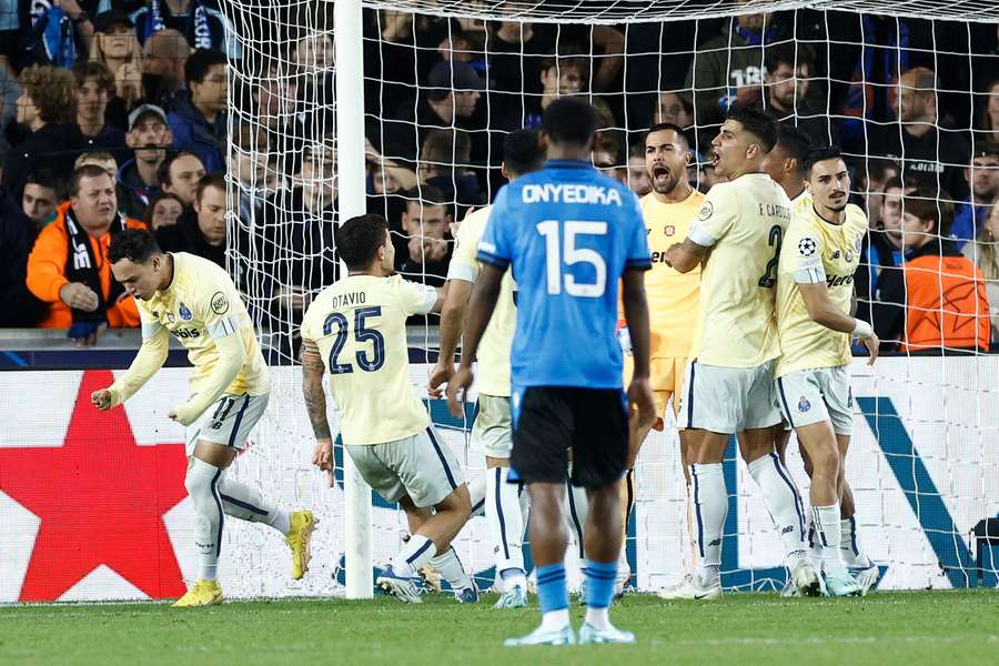 FC Porto vinga-se e goleia Club Brugge (4-0) em noite histórica de Diogo Costa