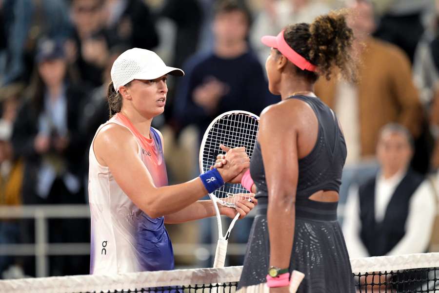 Iga Swiatek e Naomi Osaka protagonizaram um duelo espetacular na segunda ronda