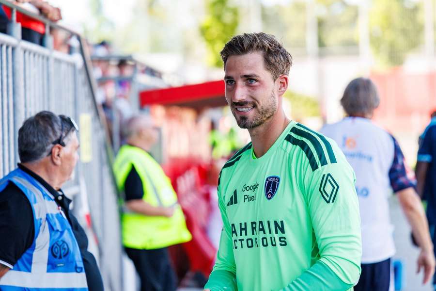 Trapp joga em França pelo Paris FC Trapp joga em França pelo Paris FC