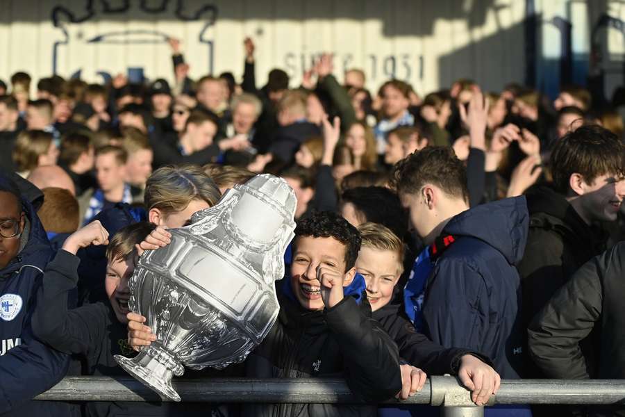 Een Spakenburg-fan bij Spakenburg-PSV vorig seizoen