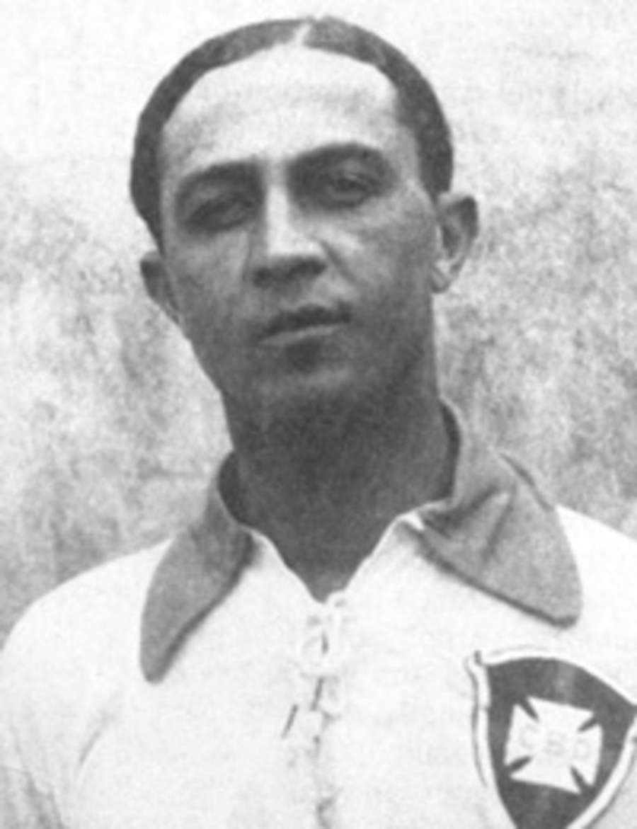 Friedenreich fez 10 gols em 22 jogos pelo Brasil, que na época ainda jogava de branco