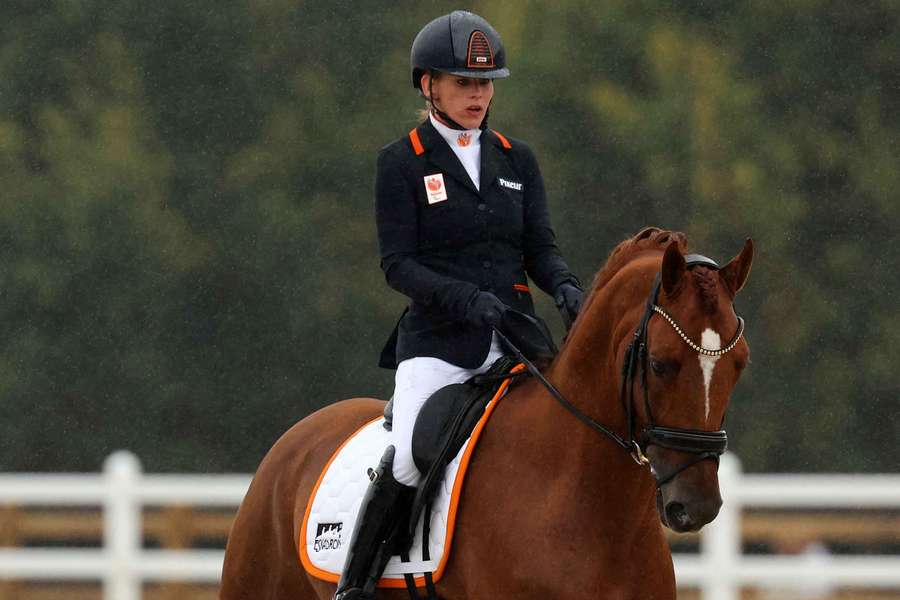 Rixt van der Horst op Royal Fonq op de Paralympische Spelen in Parijs