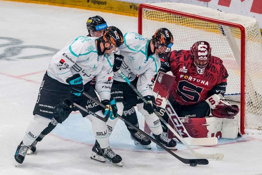 Sparta v pátém kole extraligy padla s Karlovými Vary.
