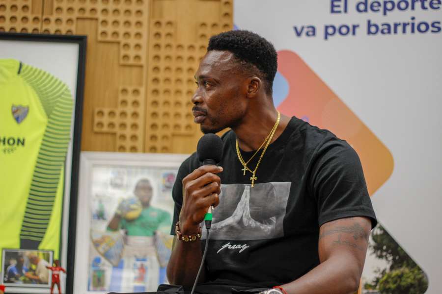 Kameni durante a palestra do programa "El Deporte va por barrios"