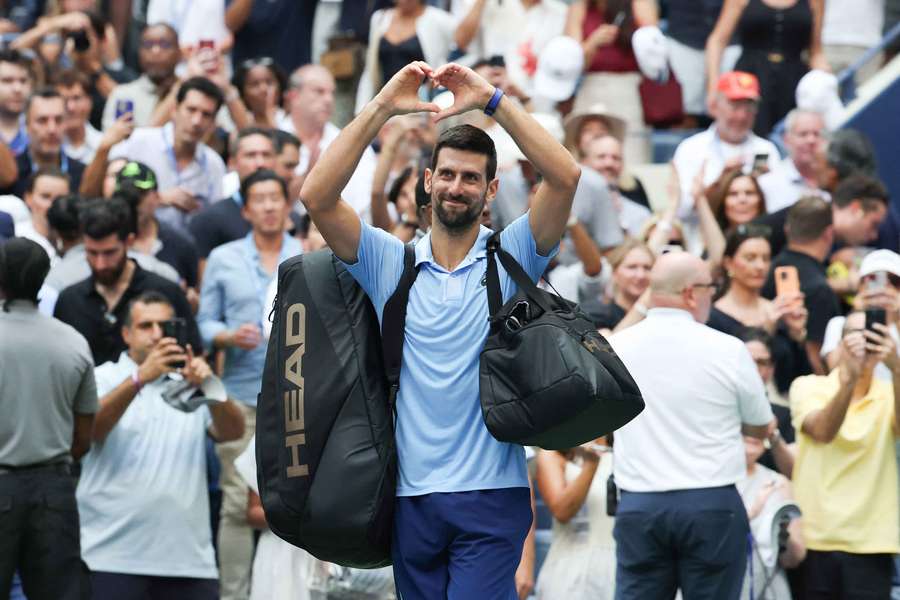 Novak Djokovic saluta il pubblico di New York