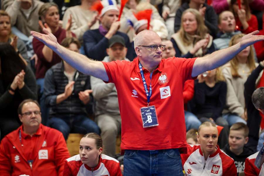 Polskie piłkarki ręczne zagrają ze Słowacją bez trenera Senstada. Zastąpi go Adrian Struzik Polskie piłkarki ręczne zagrają ze Słowacją bez trenera Senstada. Zastąpi go Adrian Struzik